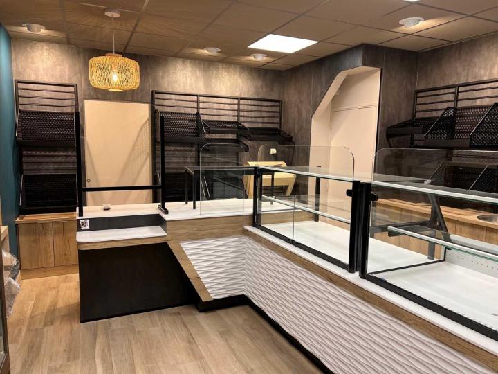 Mobilier métallique pour espace commercial Rennes